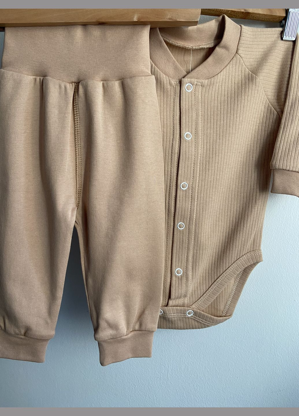 Бежевый демисезонный набор бодик-реглан и штаны интерлок Тімі Текс Комплект двійка