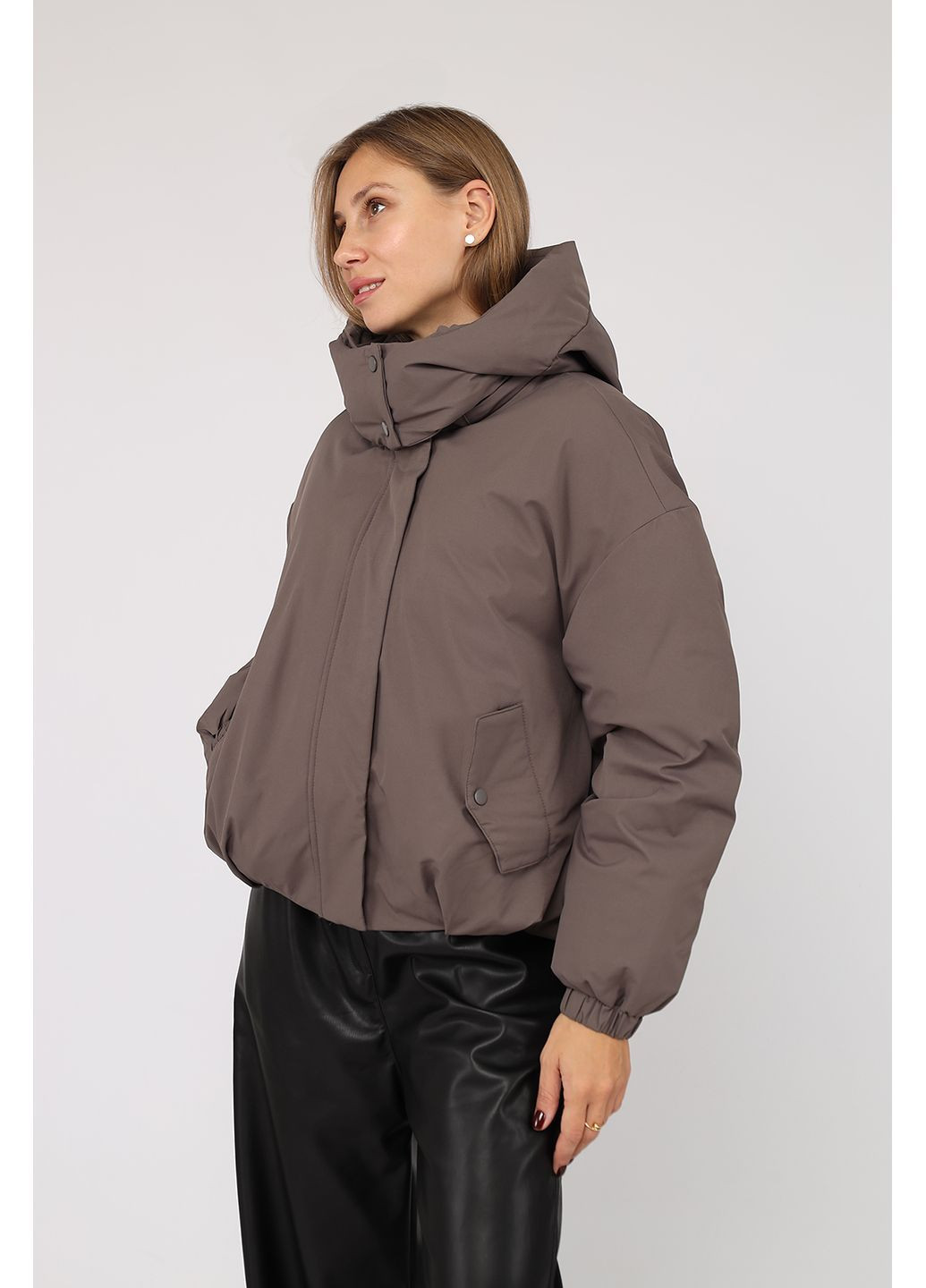Кавова демісезонна куртка коротка жіноча колір капучино cb-00277870 Yuki