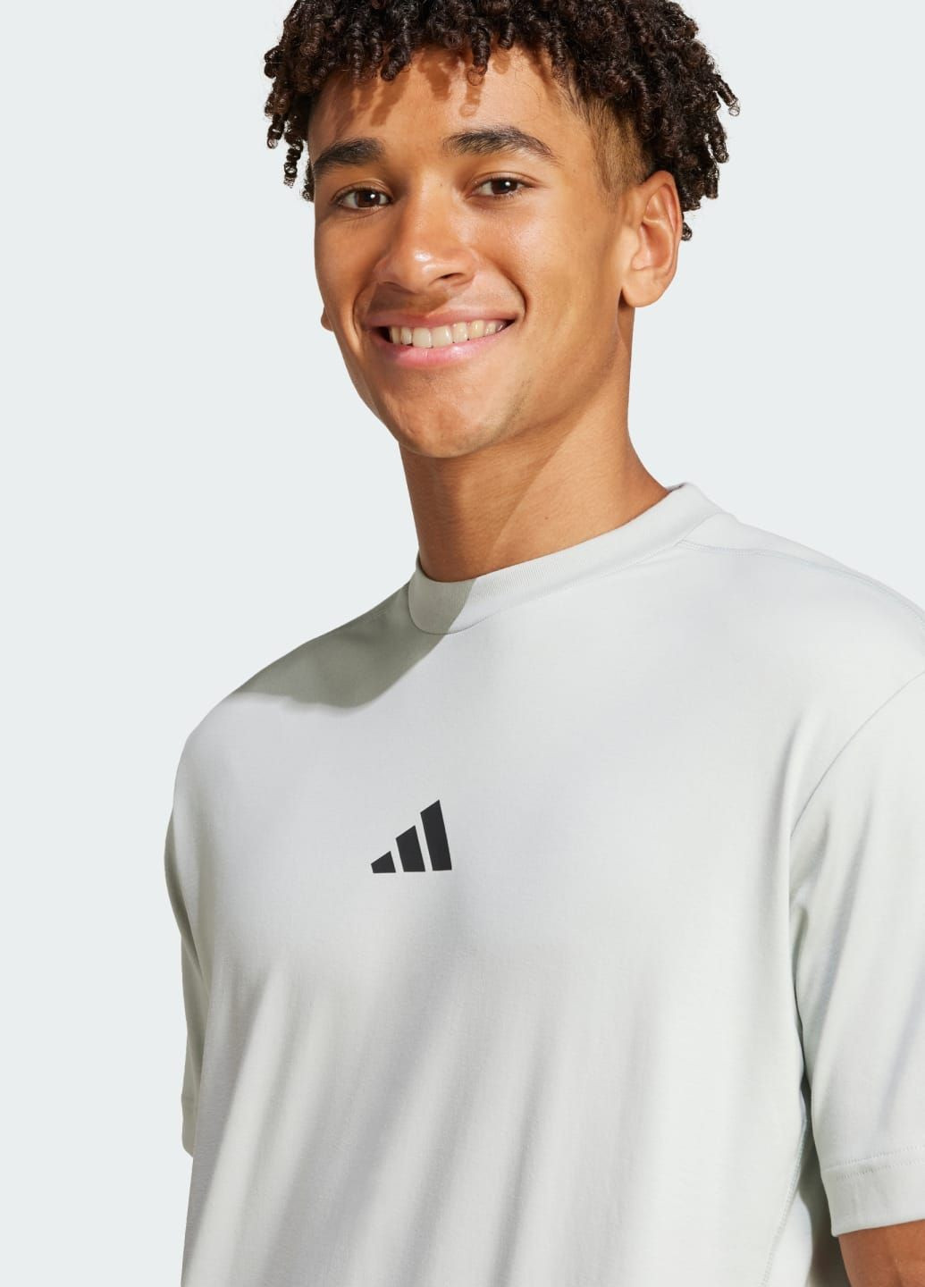 Серая футболка city escape adidas