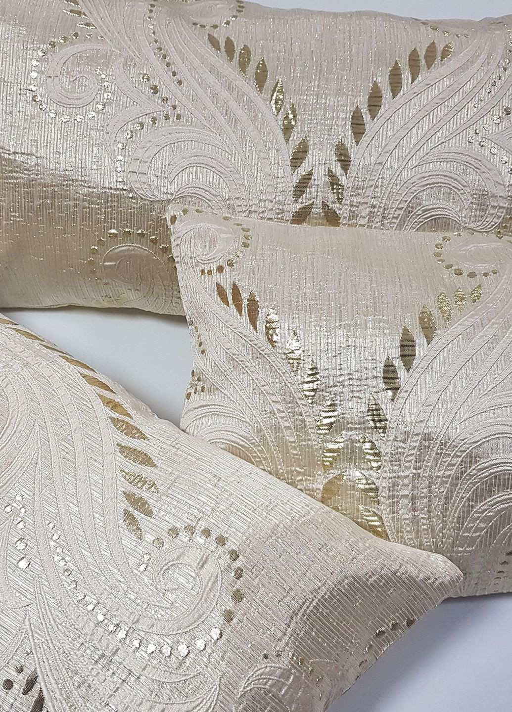 Комплект декоративних подушок 42х25см 2шт 35х20см 1шт бежеві із золотистим (п_0563) Firanka Venzel (314705083)