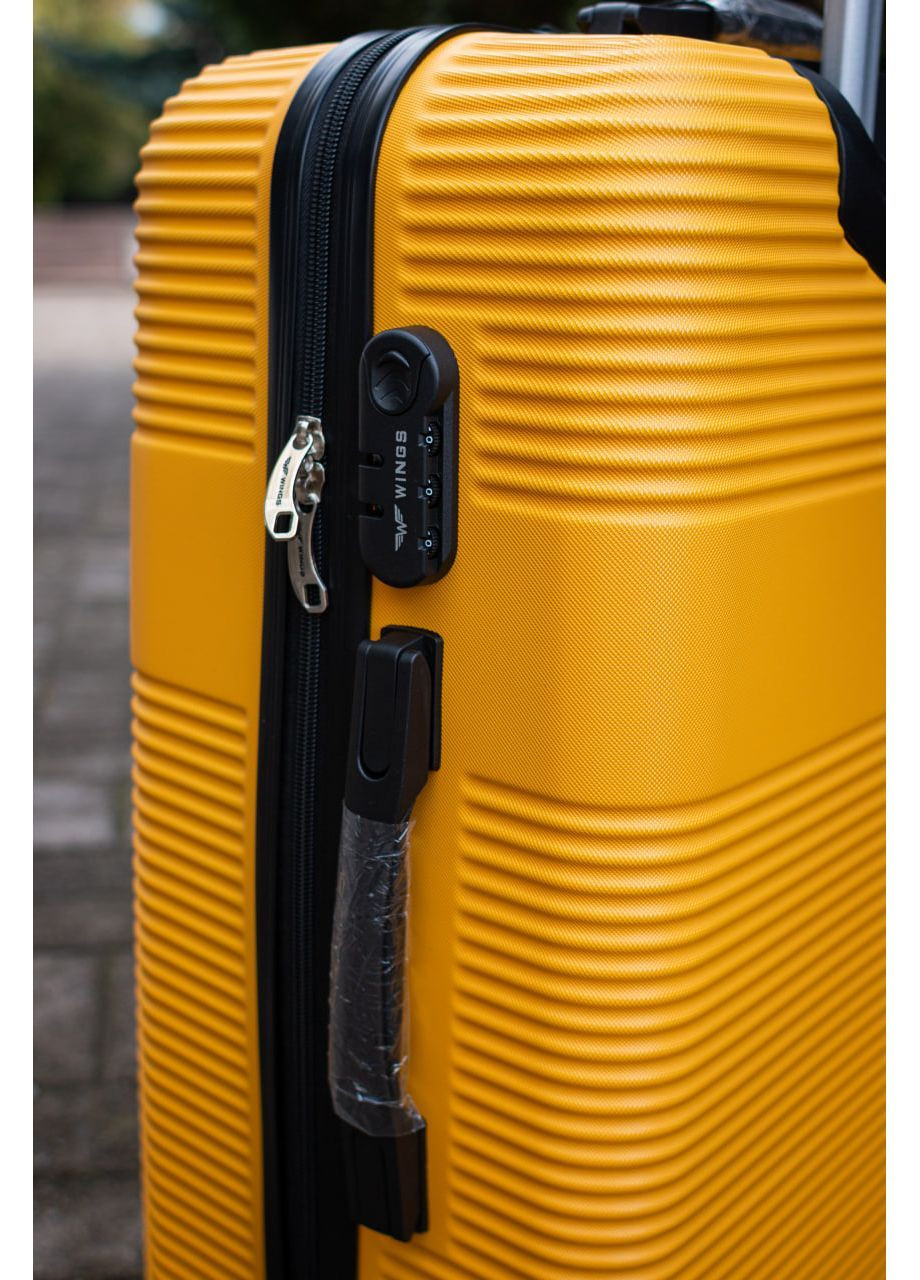 Чемодан пластиковый средний M размер, цвет черный Wings 5398 (365715895)