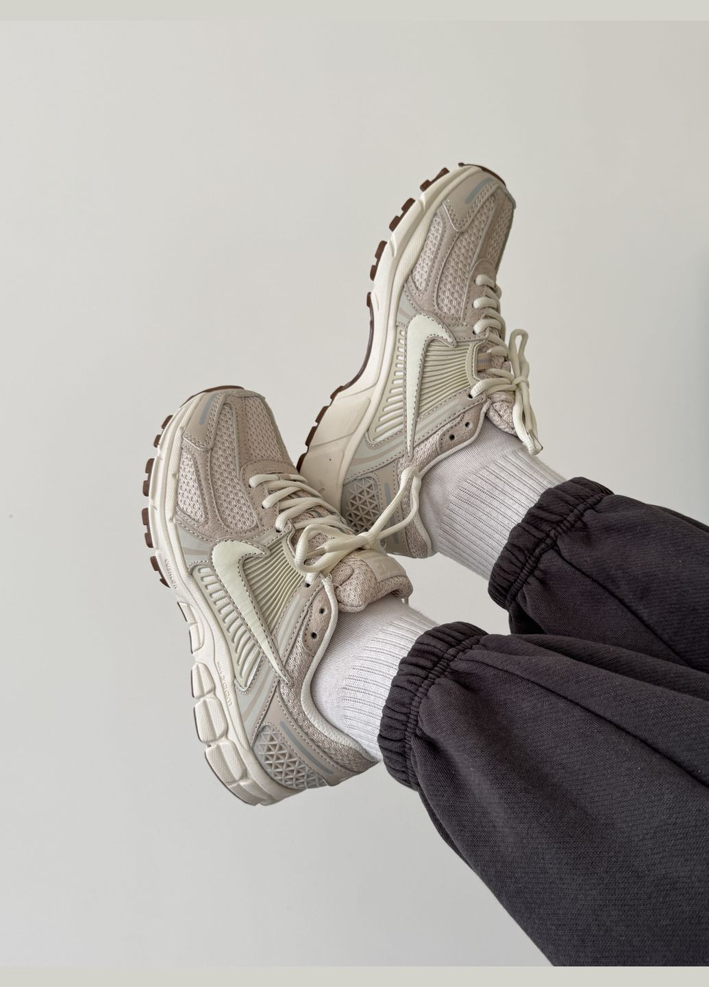 Кроссовки женские Nike Air Zoom Vomero 5 beige | Найк Аир Зум Вомеро 5 бежевые No Brand бежевые демисезоны (316231464)