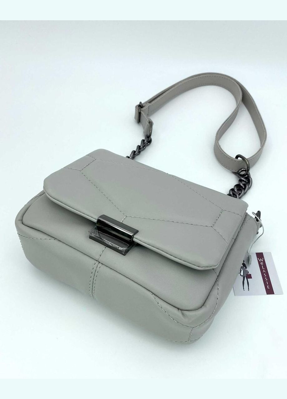 Серая женская сумка кросс-боди на замке из экокожи «Санди» ремень украшен цепочкой WeLassie (298570979)
