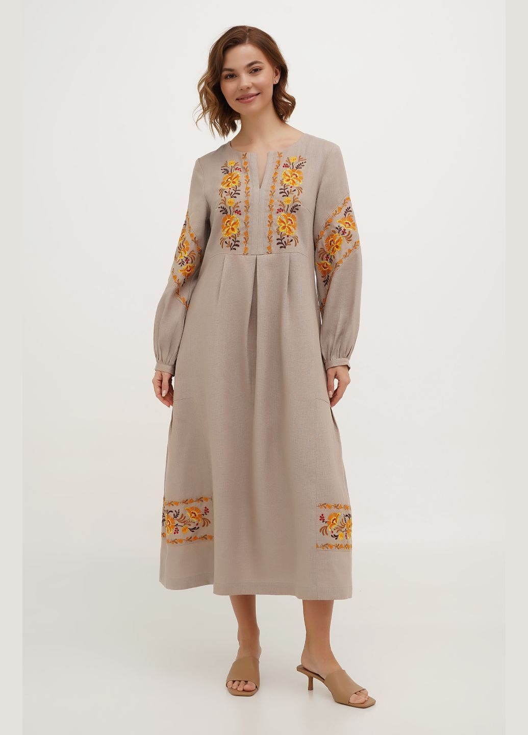 Серое льняное макси платье-вышиванка праздничное под пояс с цветами и карманами мальованка. серый, р.56, код 0434/56/133 ГАЛЕРЕЯ ЛЬОНУ