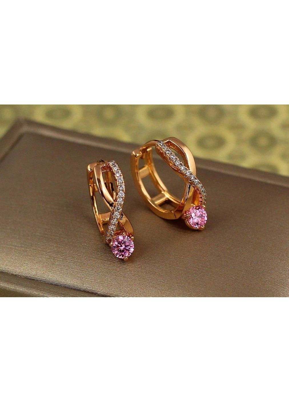Сережки незкінченність з рожевим каменем 1,6 см золотисті love-shopping Xuping Jewelry (362504626)