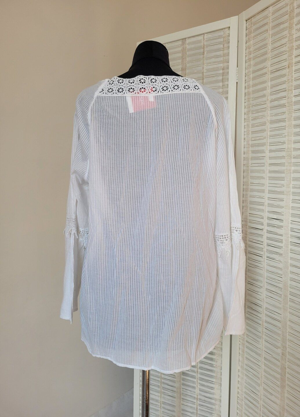 Біла жіноча літня блуза з мереживом тонка No Brand