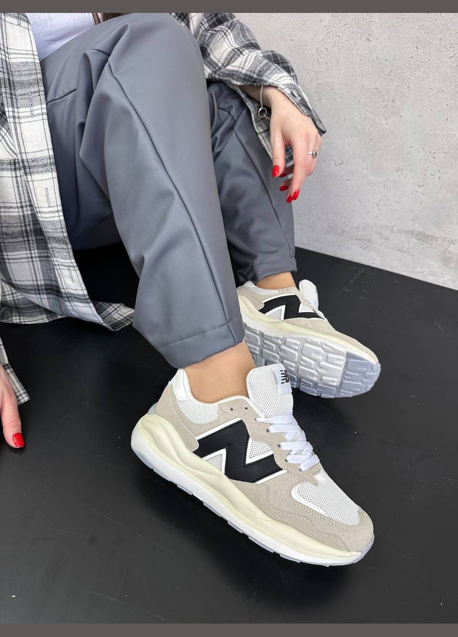 Жіночі кросівки в стилі New Balance сіро бежеві замшеві No Brand світло-бежеві (295923535)
