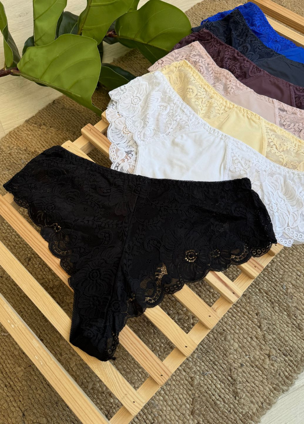 Мереживні трусики бразиліани колекції «Ваніль» VIDCHUY (366030352)