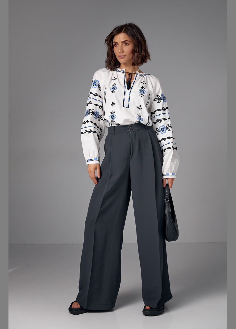 Біла жіноча бавовняна вишиванка з квітами гладдю ESQ (324026139)