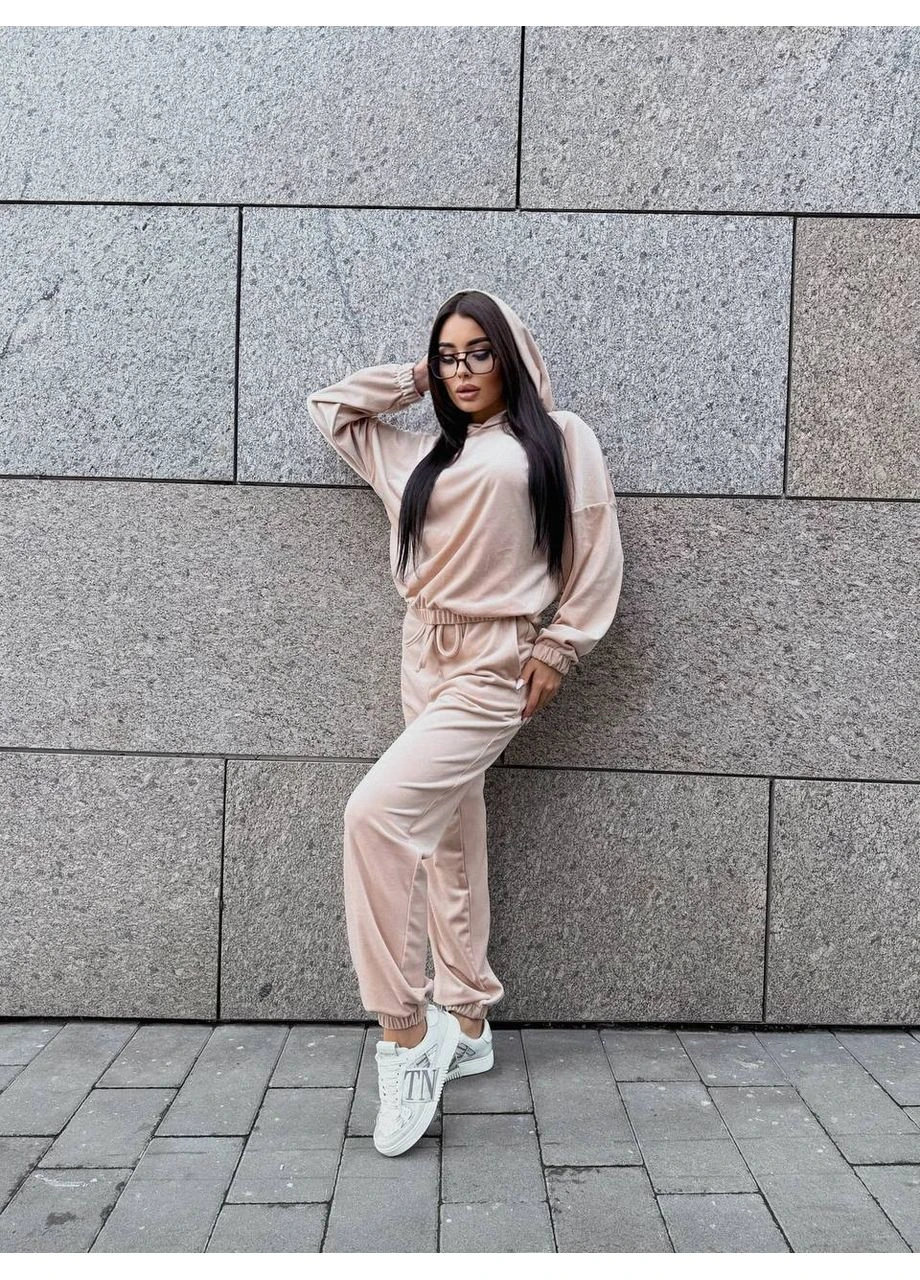 Жіночий велюровий костюм двійка бежевого кольору 36793 Fashion (380285279)