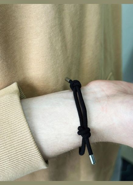 Браслет чоловічий з чорної нитки і металевими деталями та індивідуальним гравіюванням No Brand (298409305)