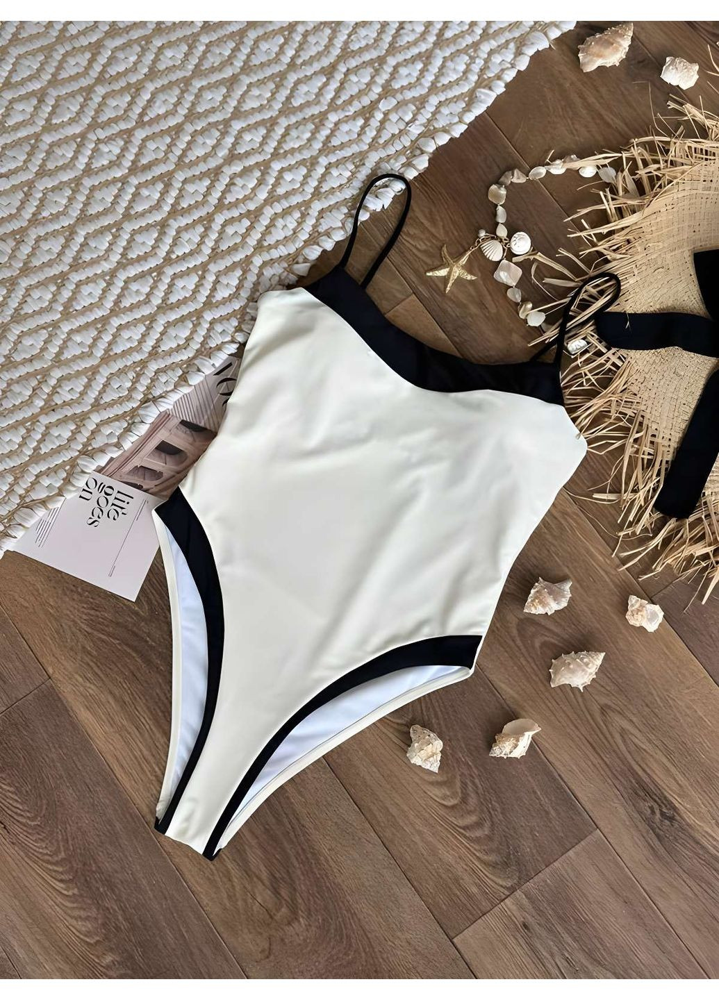 Білий літній жіночий літній білий суцільний купальник із чорним кантом No Brand
