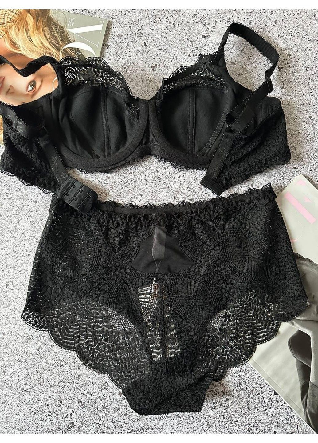Чорний мереживний комплект с бюстгальтер з трусиками шортики чорний Lanny Mode