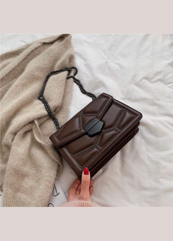 Женская классическая сумка 631 кросс-боди на толстой цепочке с заклепками на три отдела темно коричневая No Brand (313802857)