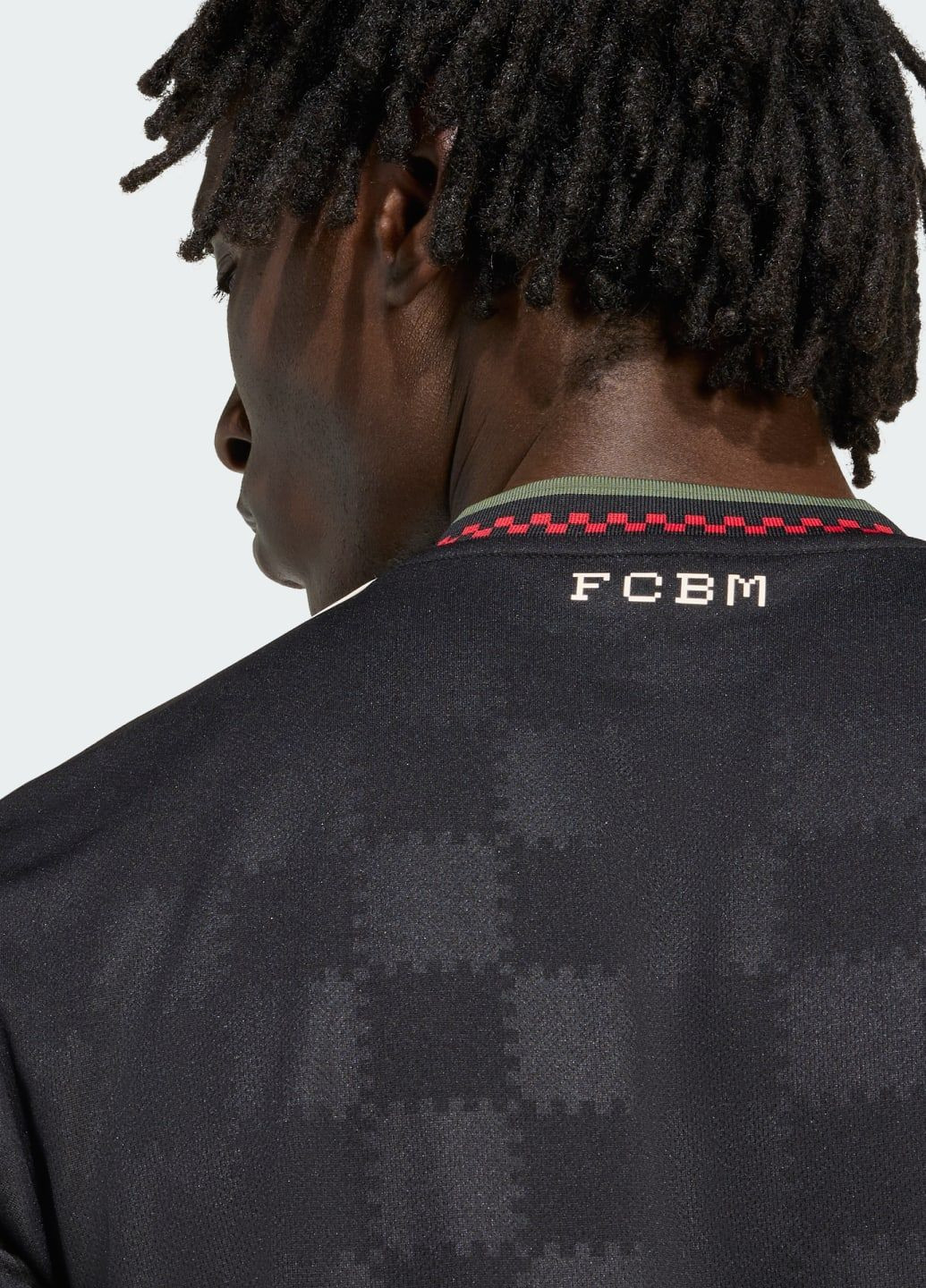 Черный демисезонный спортивный лонгслив adidas с логотипом