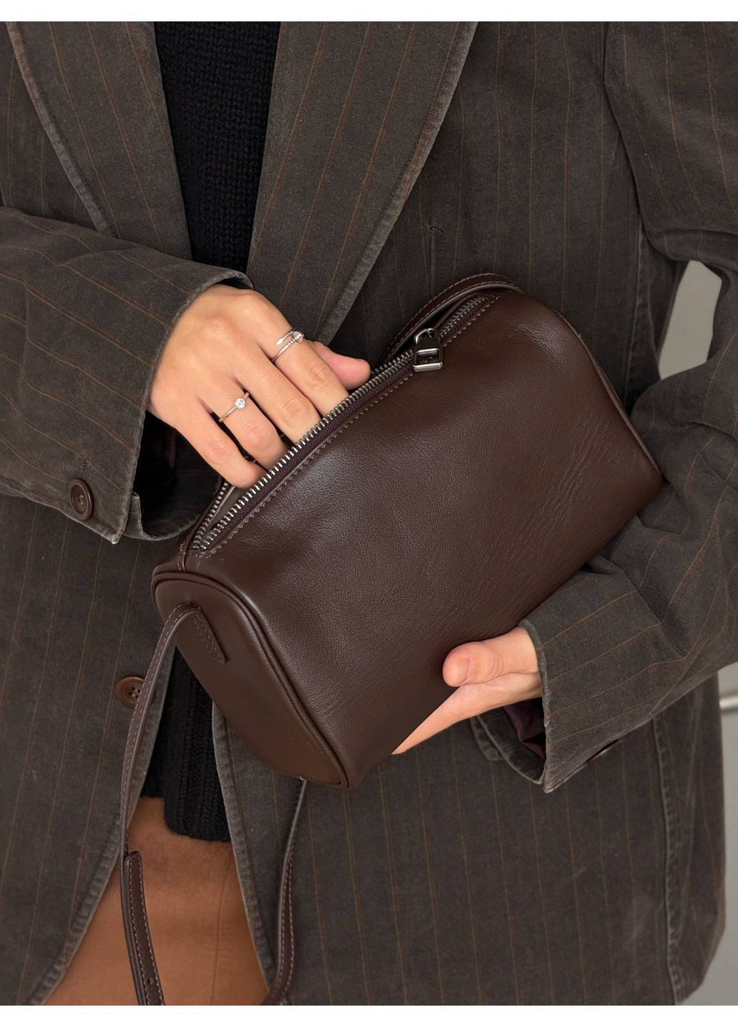 Женская сумка из натуральной кожи, шоколадная, маленькая формованная, с молнией Lonza (366290192)