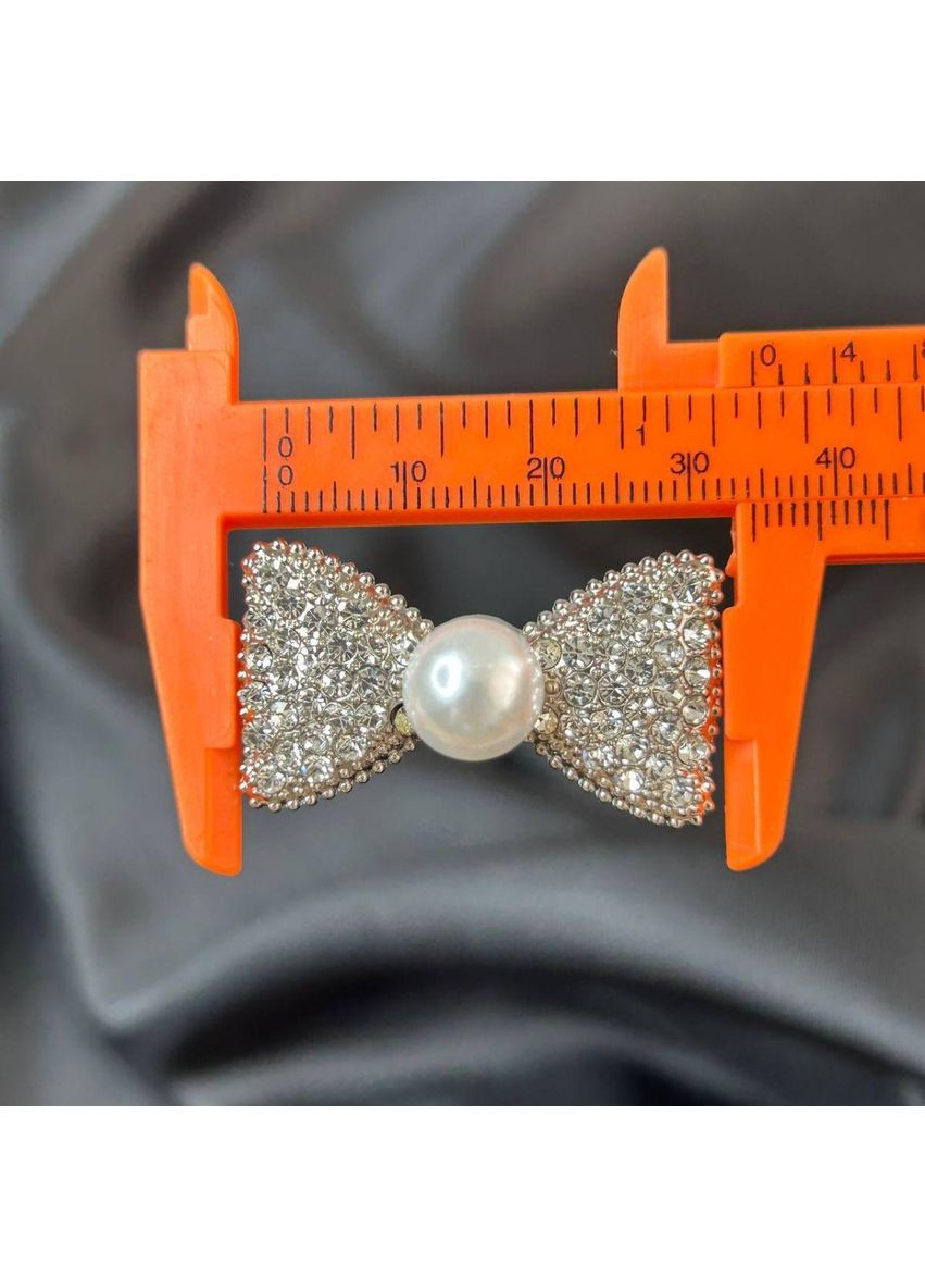 Брошь Бант с бусинкой, 34 мм металл - серебро Plus-plus (352747850)