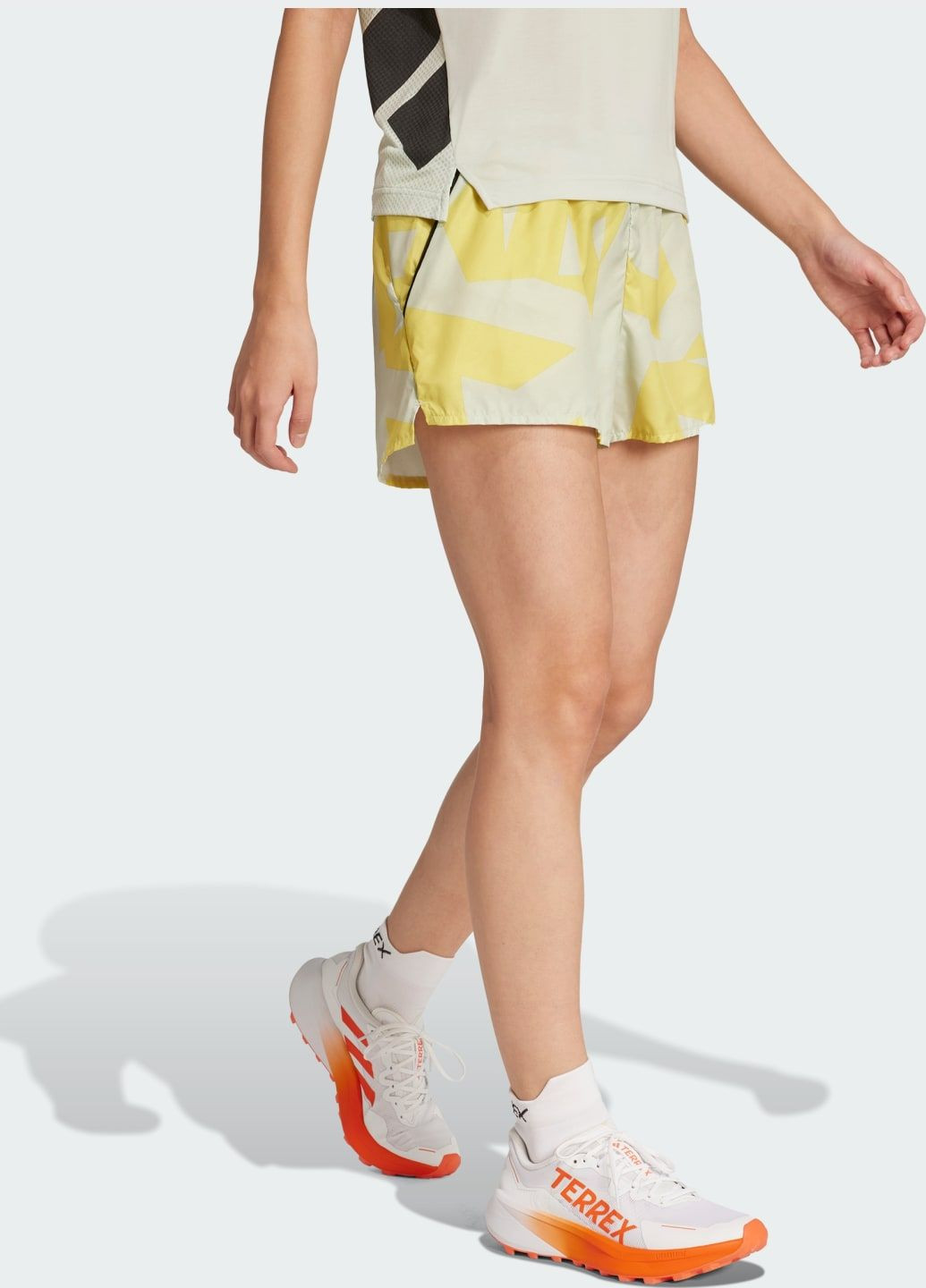 Шорти Terrex Multi Light Printed adidas (333155359)