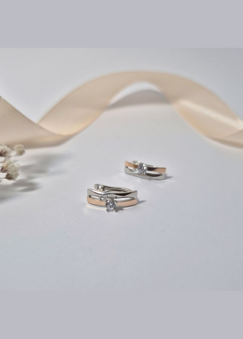 Серебряные сережки серьги с Белым камнем серебро 925 пробы Родированное с золотой пластиной 1571с 2.54г No Brand (308369770)