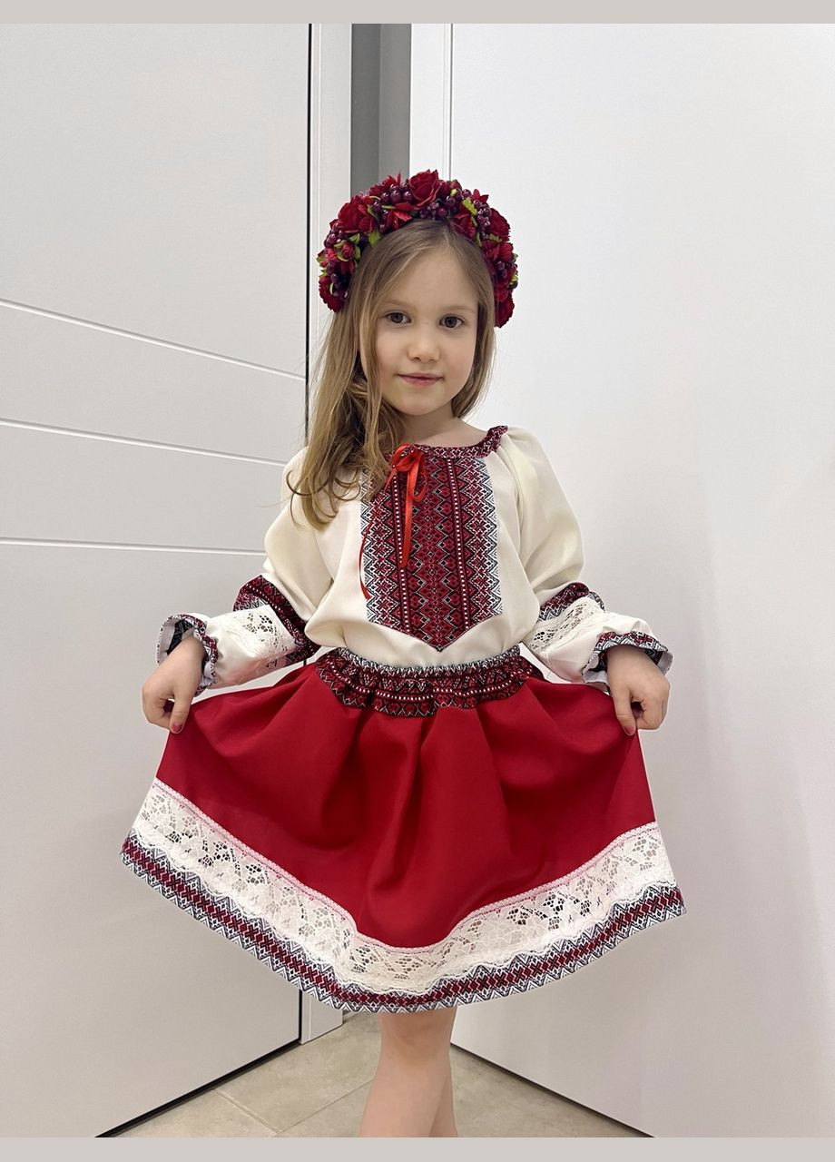 Белая костюм вышиванка для девочки классический молочный с красным. (359472840)