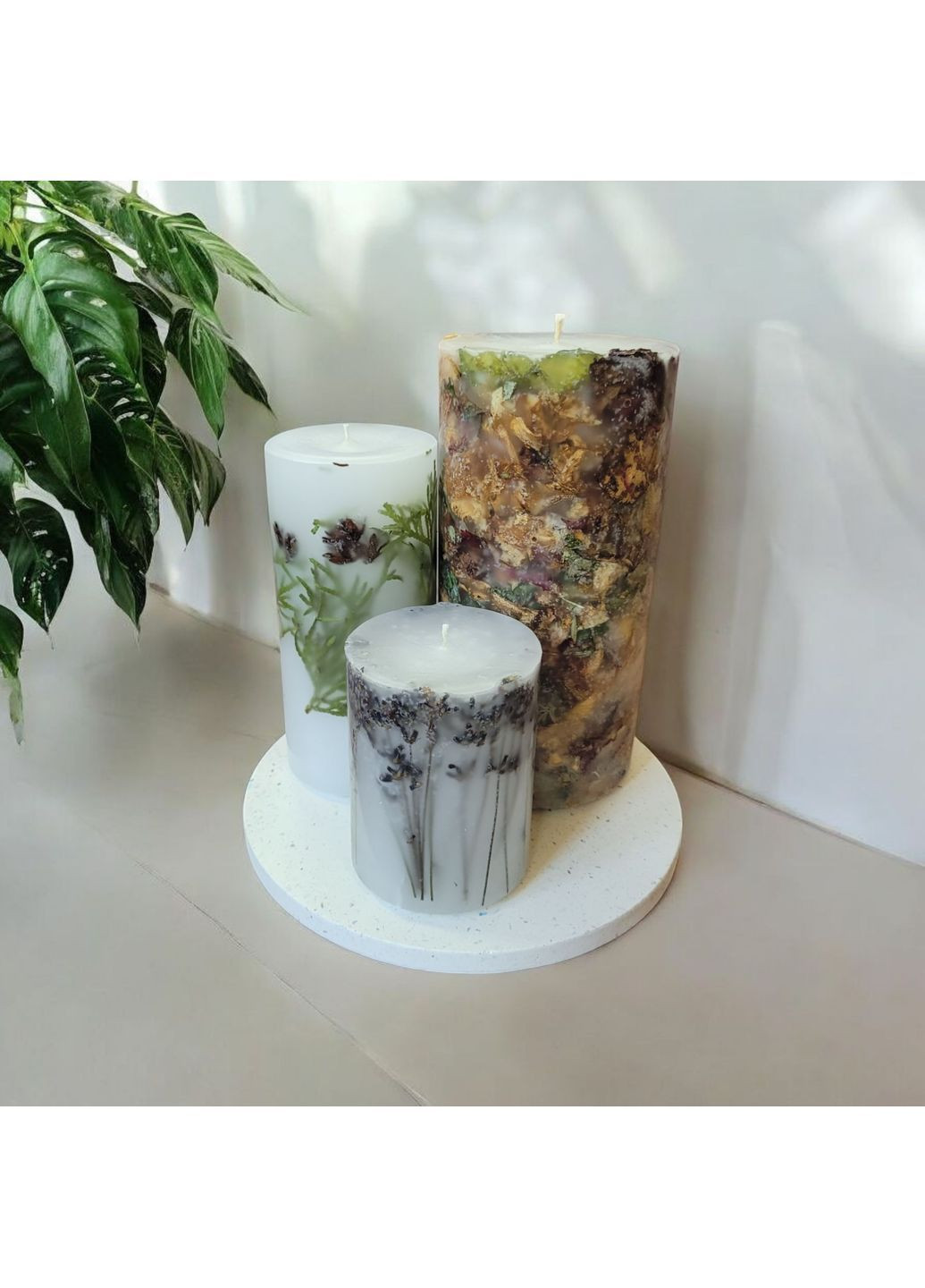 Набор больших декоративных свечей ручной работы свечи в наборе из 3 шт на подставке с хвоей, лавандой и миксом сухоцветов Handmade Studio - AV (369636965)