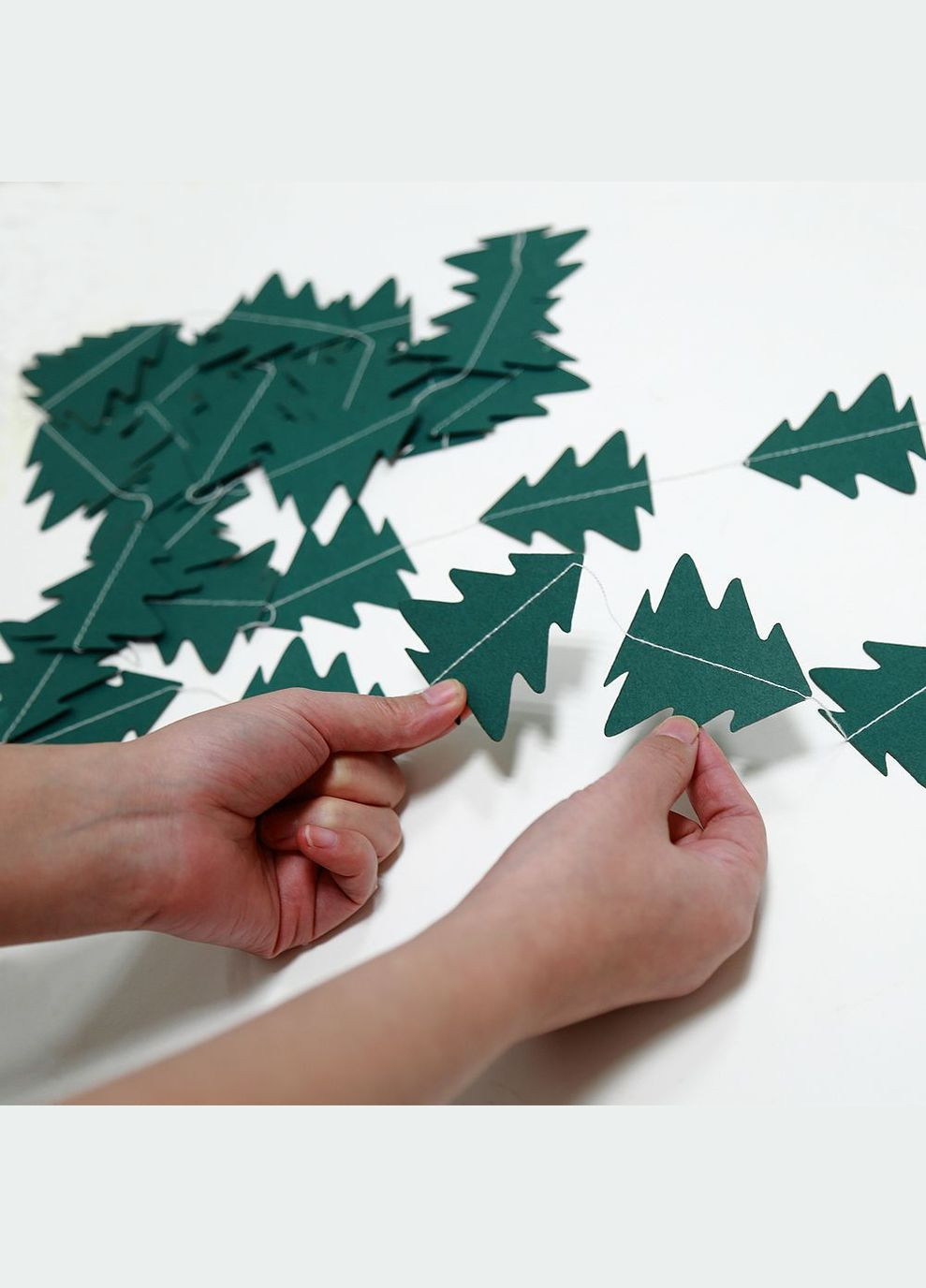 Гирлянда новогодняя Елочки на нитке 4 м на 7 см зелений Jannet Гірлянда (308245947)