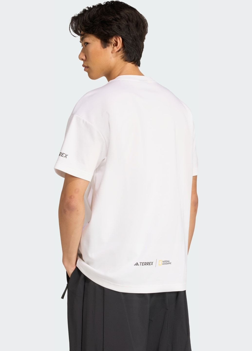 Футболка Nat Geo AEROREADY Graphic (унисекс) adidas (352473878)