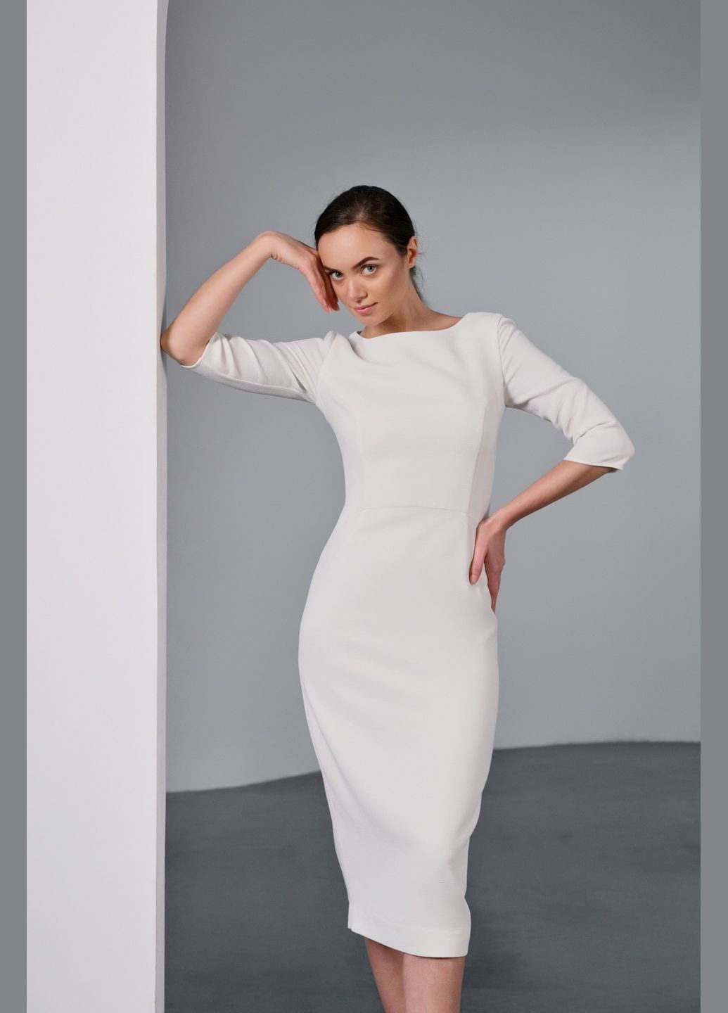 Белое деловое элегантное белое платье миди футляр Nai Lu-na by Anastasiia Ivanova однотонное