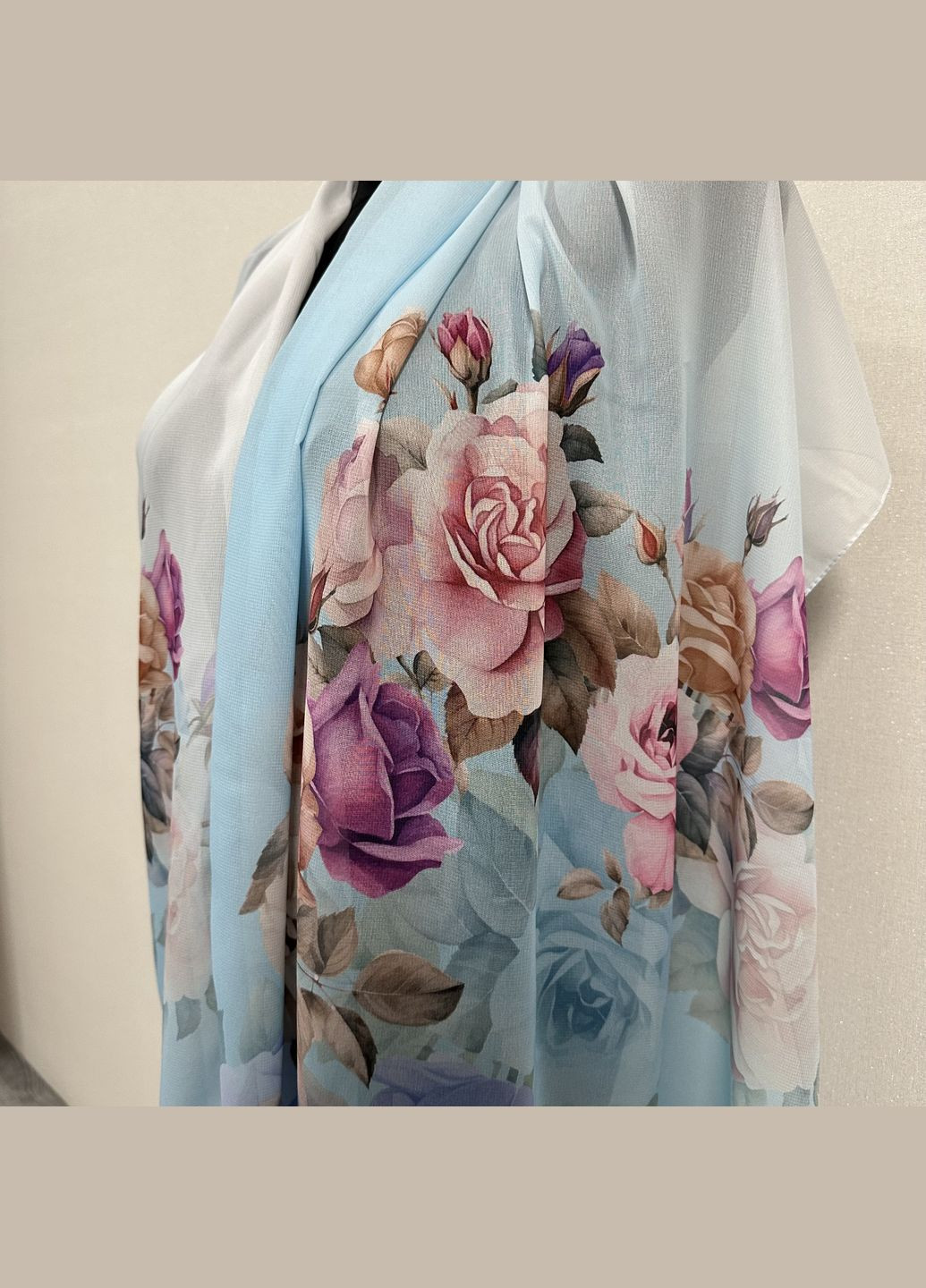 Стильний жіночий шифоновий шарф з квітковим малюнком блакитного кольору розмір 140*180 см No Brand (327415071)