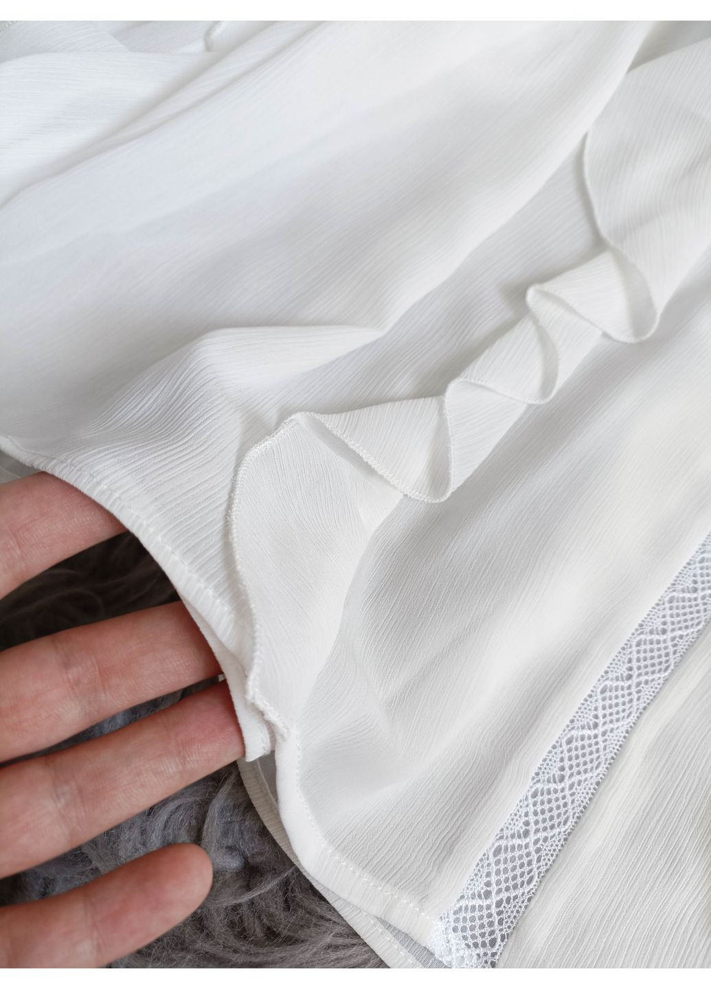 Белая блуза с кружевной отделкой на воланах Zara