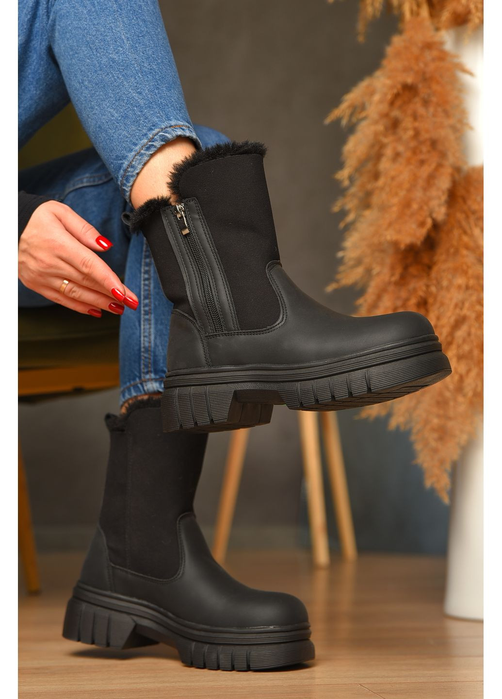 Зимние ботинки женские зимние черного цвета казаки Let's Shop без декора из искусственного нубука