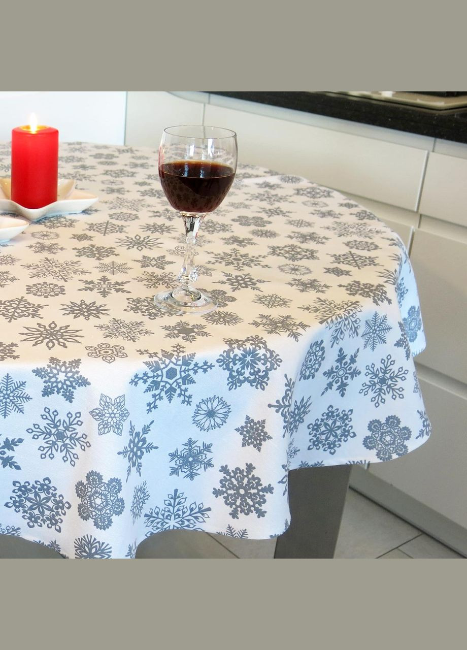 Новогодняя скатерть с водоотталкивающей пропиткой на овальный стол белая с снежинками 120х160 Maystat (305390883)