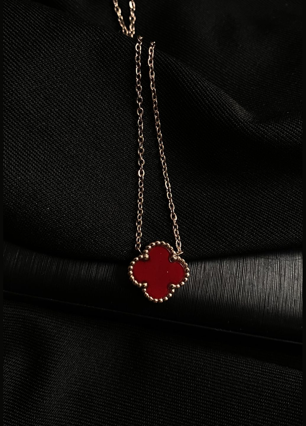 Кулон с цепочкой двусторонний (черный + красный) золотого цвета 30620 Fashion (349461978)