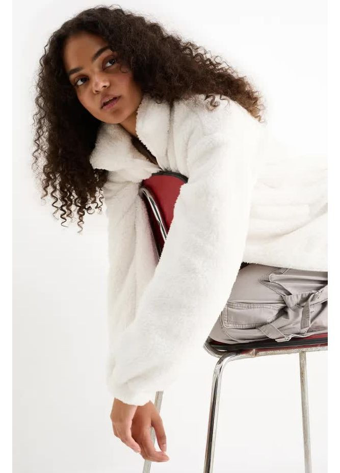 Біла демісезонна куртка C&A