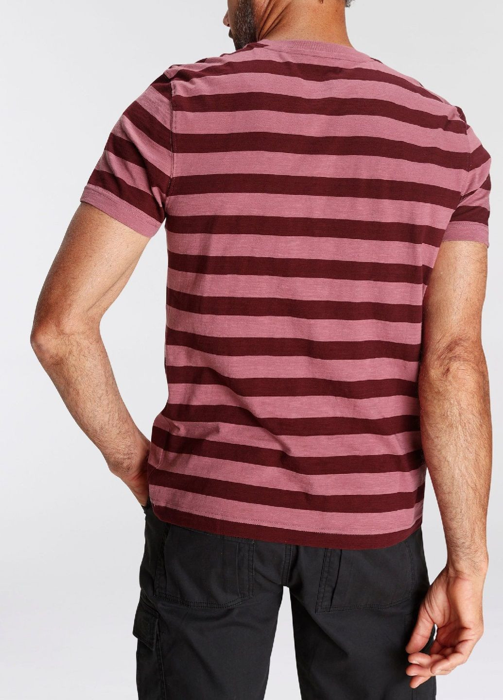 Розовая футболка Man's World