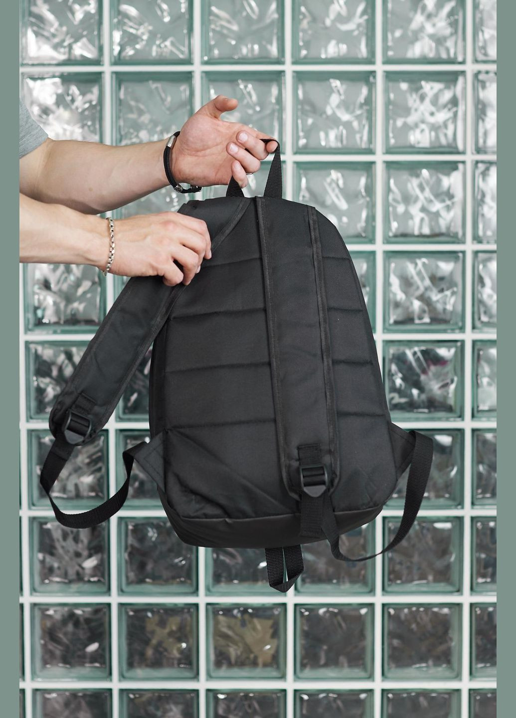 Рюкзак матрас чорний біле лого No Brand (322665579)