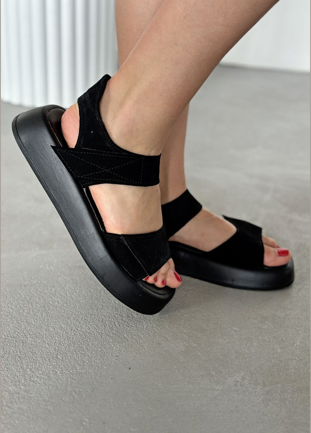 Стильні м'які жіночі замшеві босоніжки на липучках InFashion Босоніжки (331015417)