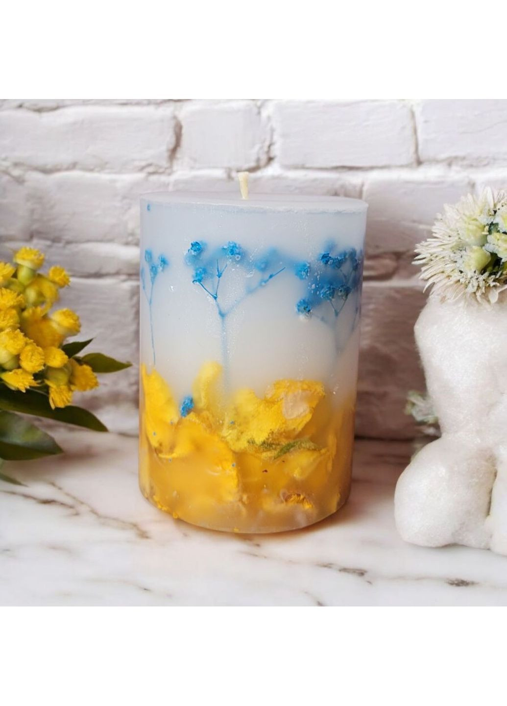 Свічка ручної роботи декоративна свічка з гілочками блакитної гіпсофіли та жовтої троянди 35 годин горіння Handmade Studio - AV (371797825)