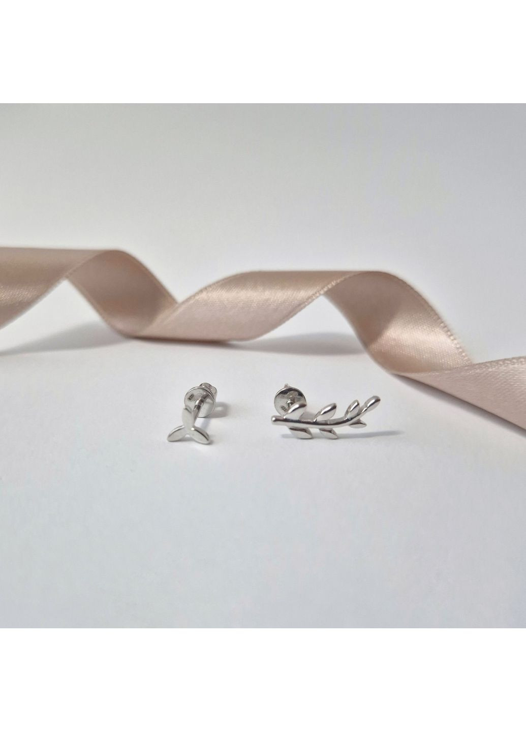 Срібні сережки гвоздики на закрутках Гілочка без каменів срібло 925 проби Родоване вс162/1р 1.47г Nobrand (364653498)