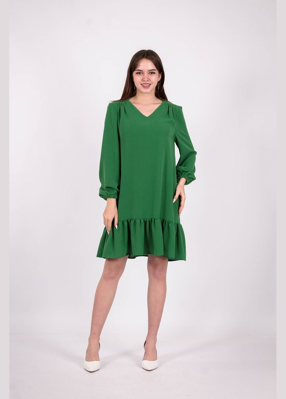 Зеленое кэжуал платье женское 204 костюмный креп зеленое Актуаль