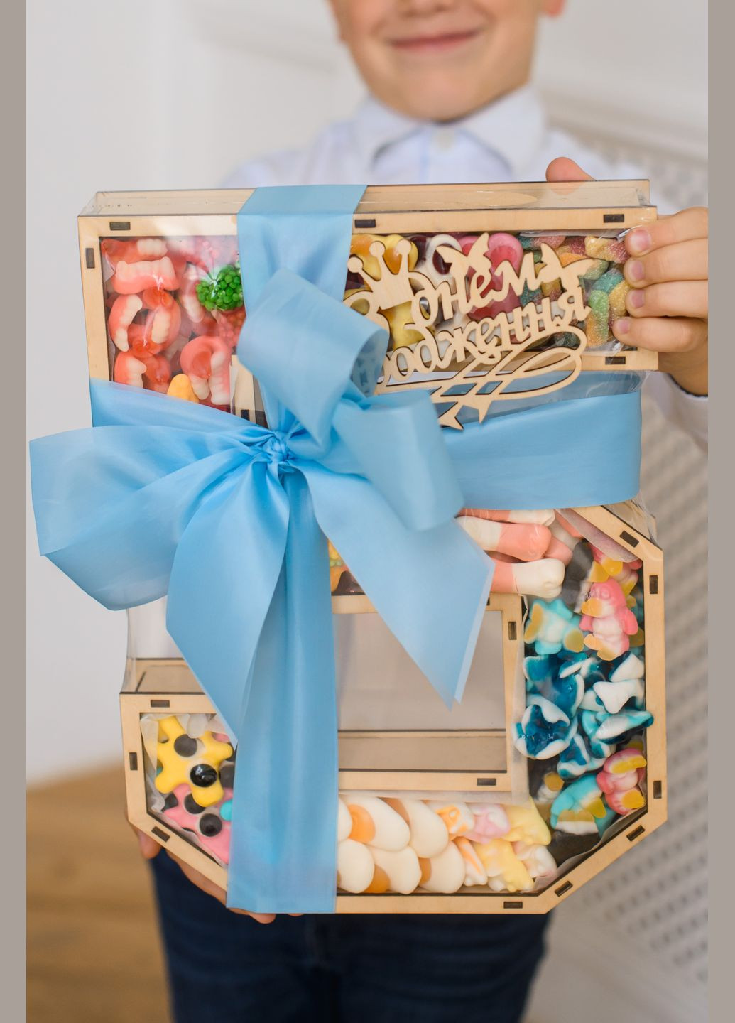 Неповторимый подарок в виде желейного набора "Цифра 5 VIP+" /32*24*5/1550-1600 грамм Trolli (301646291)