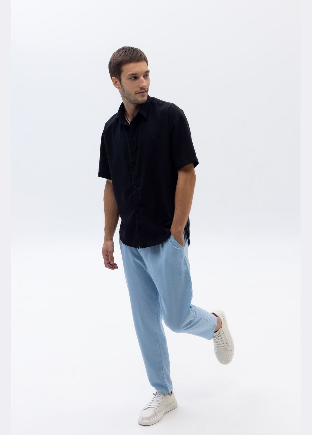 Комбинированный летний льняный кэжуал костюм из лого ск с рубашкой, брючный Vakko