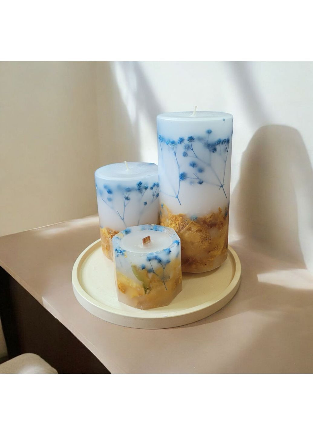 Набір свічок ручної роботи декоративні свічки в наборі з 3 шт на підставці з блакитною гіпсофілою і жовтою трояндою Handmade Studio - AV (372019484)