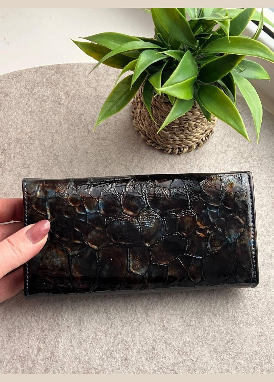 Жіночий гаманець Туреччина натуральна шкіра лак на кнопці з монетницею-фермуаром всередині чорний з синім всередині Butun (341323150)