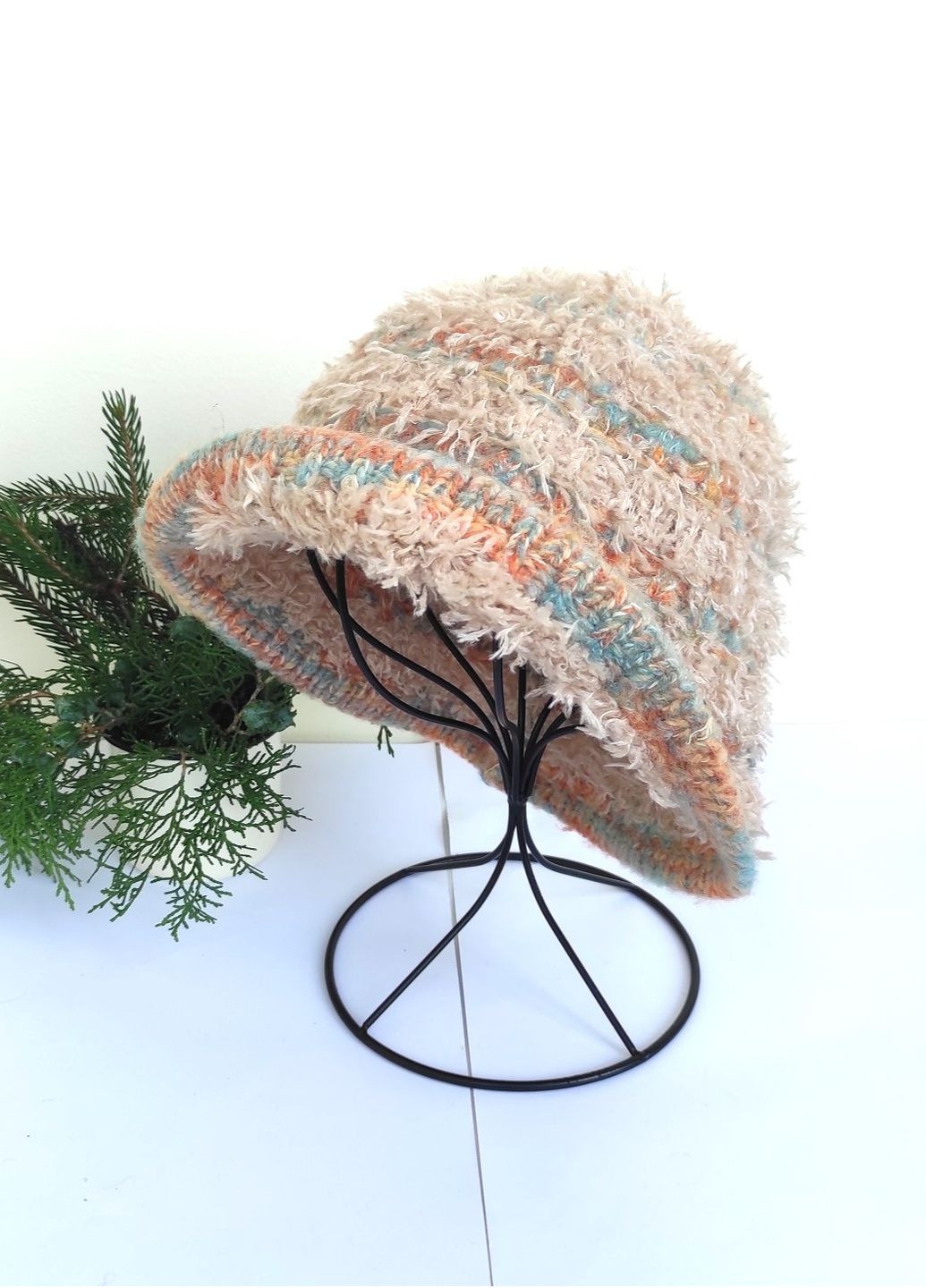 Теплая вязаная зимняя шапка в полоску из пушистой пряжи. No Brand В'язана Зимова Шапка меланж (361969980)