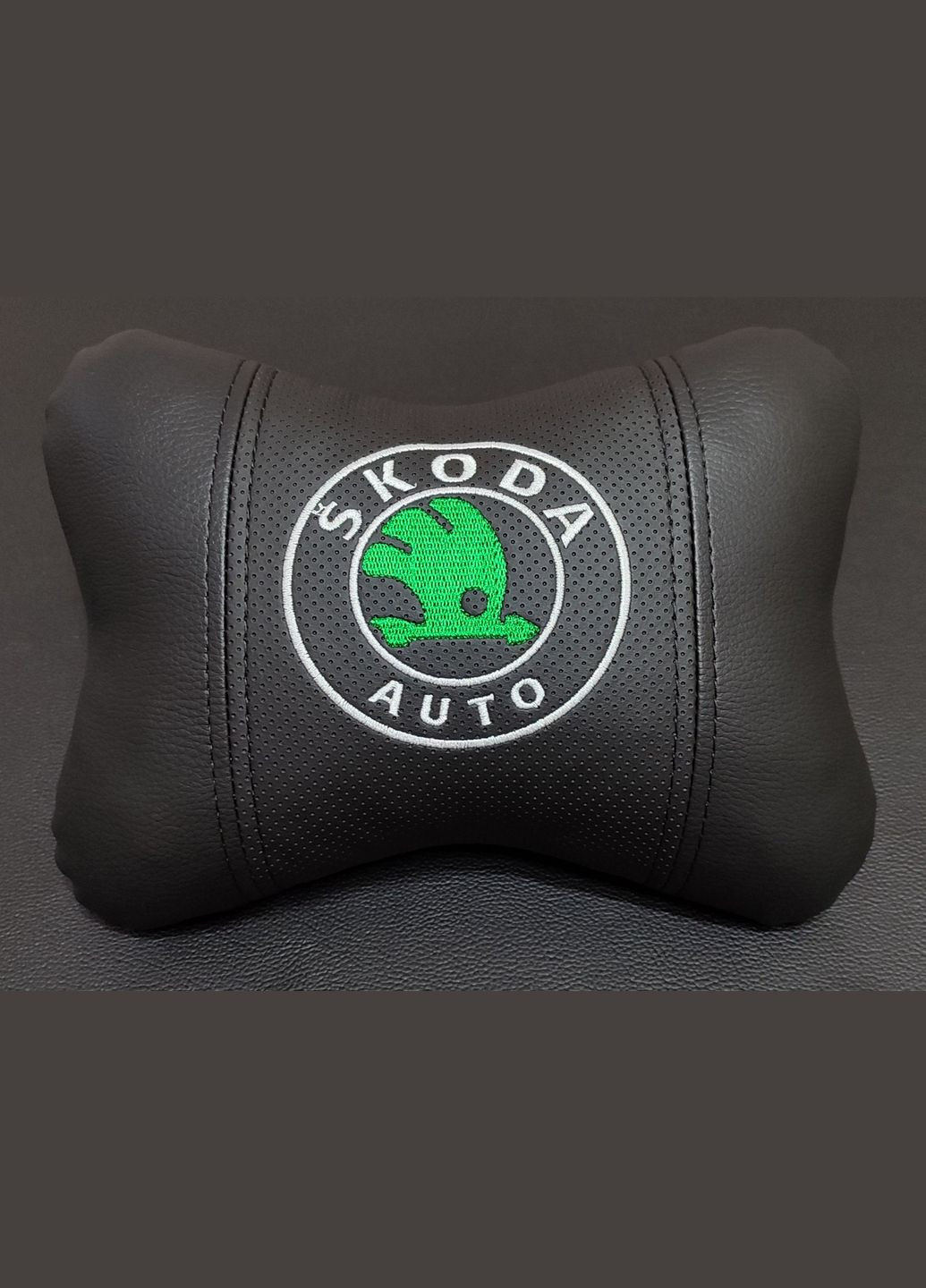 Комплект подушек Вред на подголовники + накладки на ремне безопасности с вышивкой Аксессуары для авто Skoda (340489815)