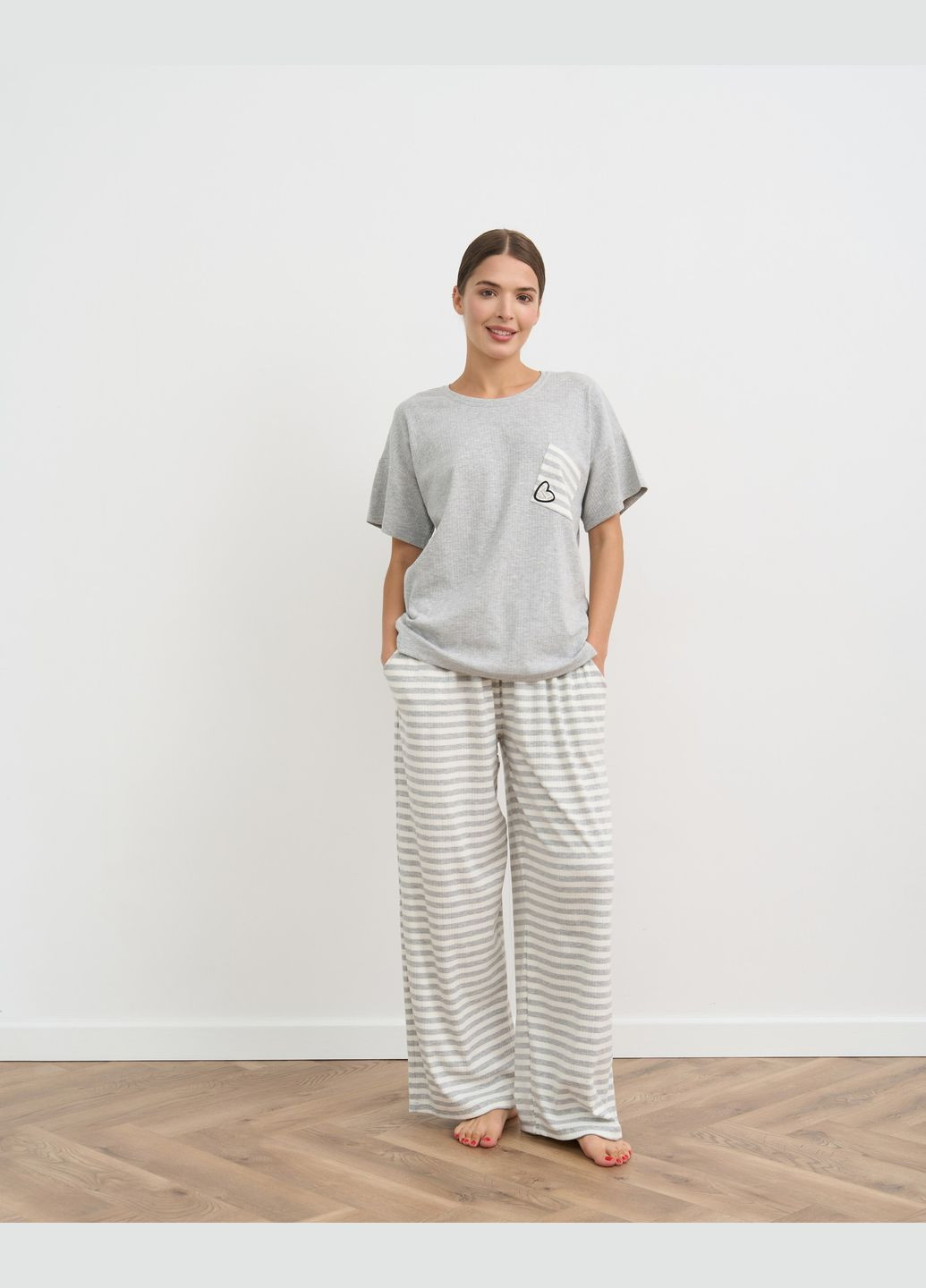 Светло-серая женский комплект футболка и штаны в полоску Nicoletta