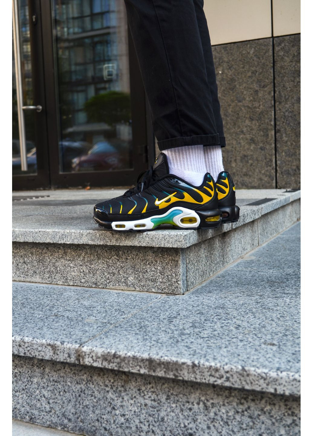 Черные демисезонные кроссовки мужские nike tn plus black yellow найк аир макс тн плюс No Brand