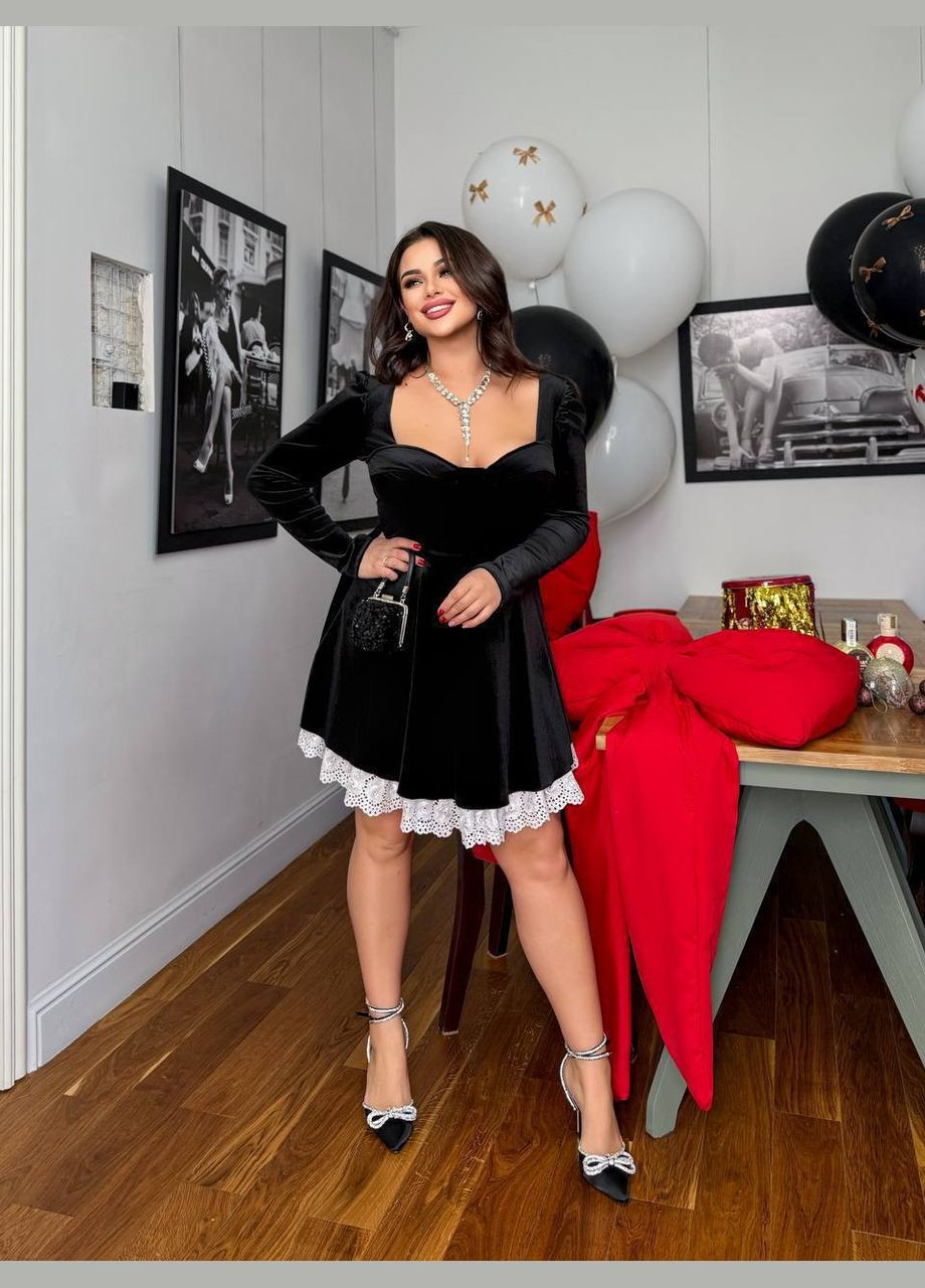 Черное праздничный женское платье с открытым декольте Avanti