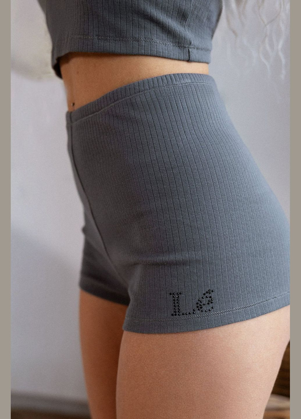Серая всесезон трикотажная пижама в рубчик топ + шорты Leinle 1579/42005 gray